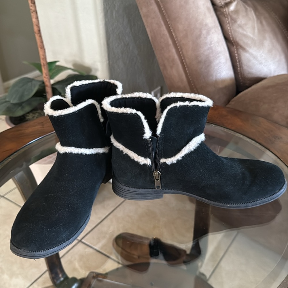 UGG Coletta boot Fleece Lined Big boys black  size 4 - Picture 4 of 4